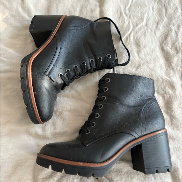 Naturalizer Black Chunky Heel Lace-Up Boots - Picture 1 of 3